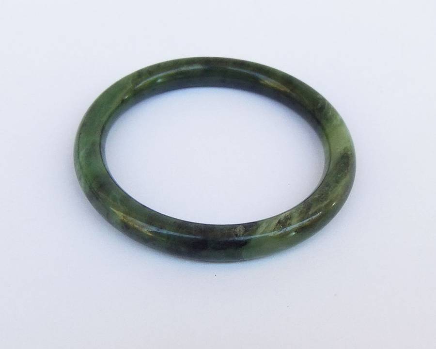 WOW !! A VINTAGE BURMESE NATURAL JADEITE BANGLE IN EXCELLENT CONDITION ( VALUE $199.99) !!