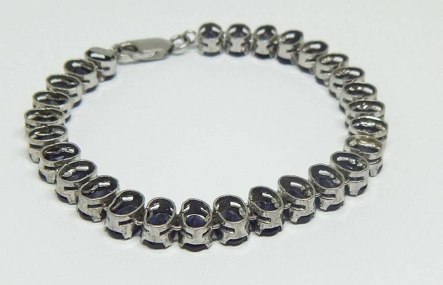 A gorgeous sterling silver bracelet with 28 faceted dark blue insets