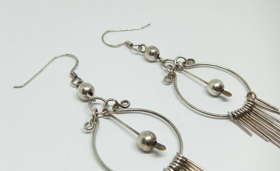A TOTALLY UNIQUE VINTAGE LOOK STERLING SILVER PAIR OF ELEGANT DANGLY EARRINGS !! MUST SEE !!