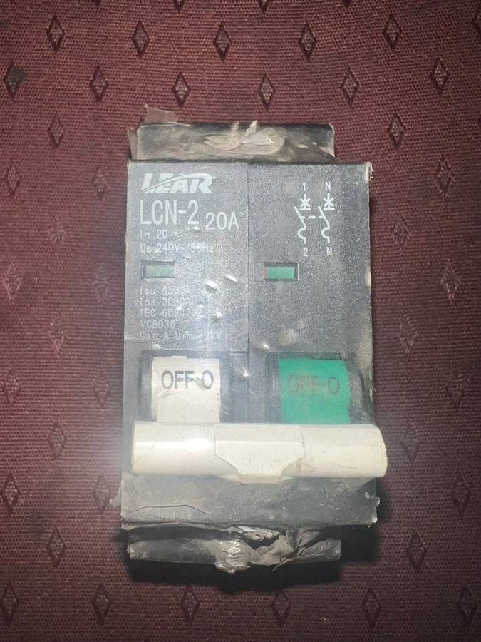 Lear Circuit Breaker 1 Pole + N 20A