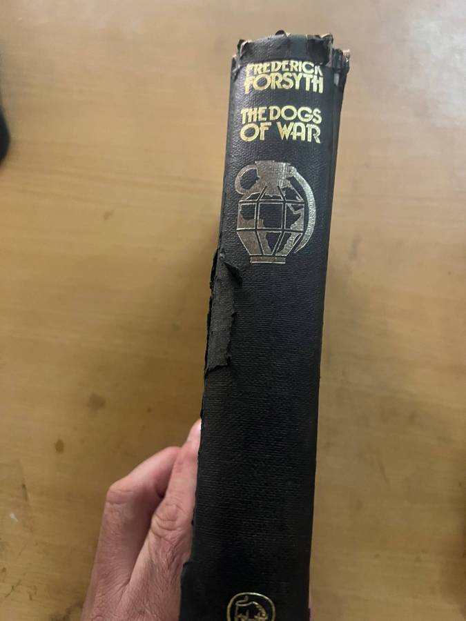 Vintage 1974 THE DOGS OF WAR Hardback Book by FREDERICK FORSYTH (Hutchinson)
