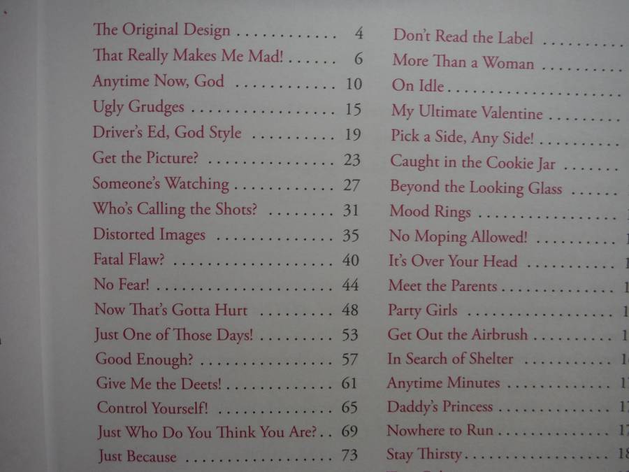 Green's Not Your Best Color : Being an Original Girl in a Plastic World - Hardcover - Mieka Phillips