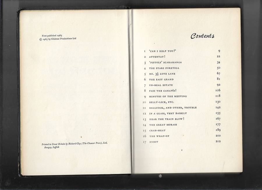 THE MAN WITH THE GOLDEN GUN- IAN FLEMING