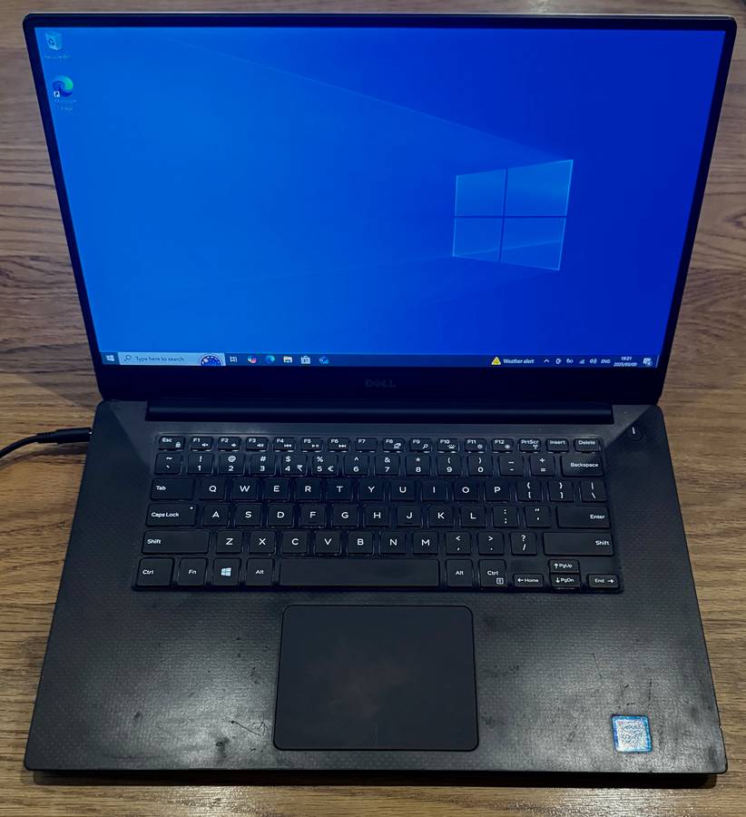Dell XPS 9560 4K 15.6", Nvidea GTX 1050, Intel I7-7700HQ 2.8GHz, 16GB RAM, 256GB SSD PLEASE READ!!!