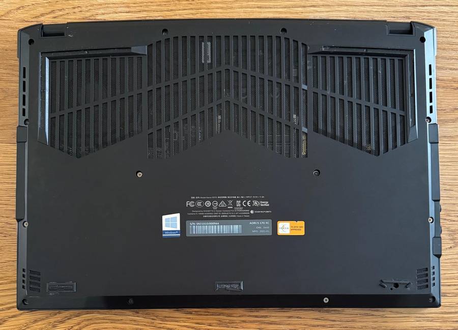 Gigabyte AORUS 17G XC 17.3", Intel Core i7-10870H 2.20GHz, RTX 3070, 8GB Ram, 256GB SSD, READ BELOW!