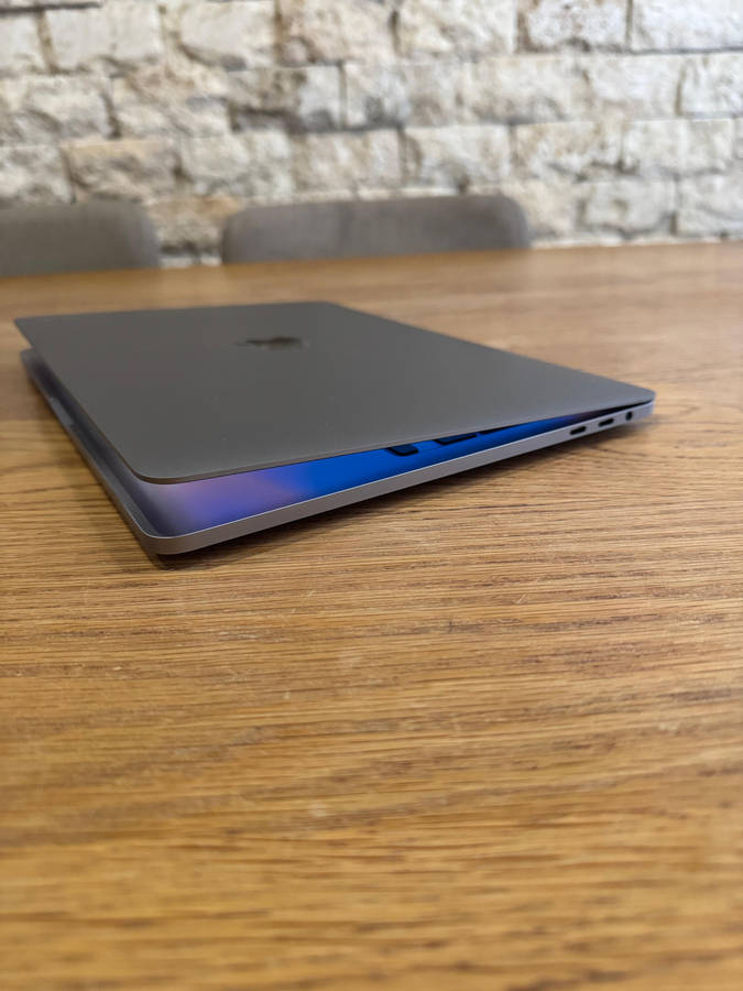 MacBook Pro 13 inch 2020 TouchBar Intel Core i5, 16GB RAM 512GB SSD SPACE GREY