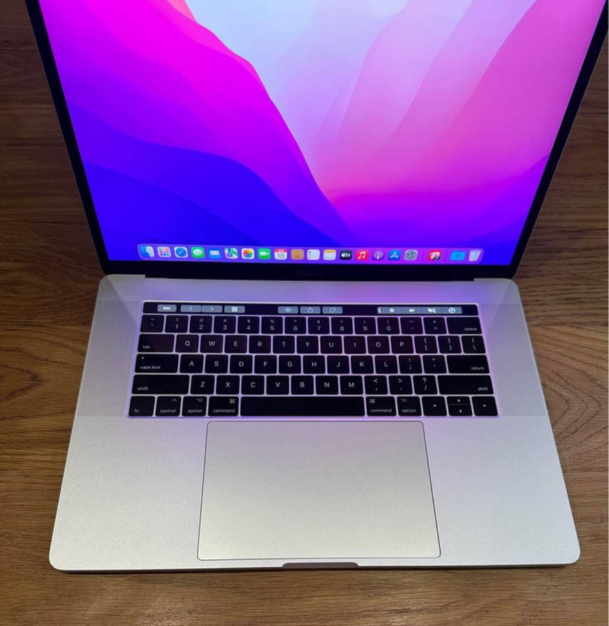 MacBook Pro (15-inch, 2016)TOUCHBAR 2.6GHz, Intel Core i7 ,256GB SSD, 16GB Ram - Silver