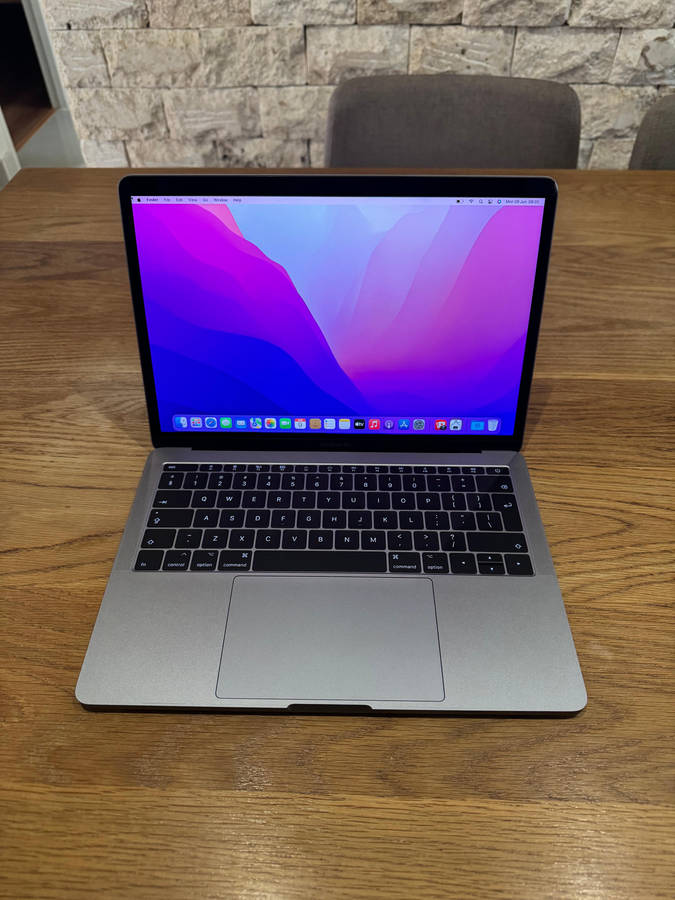 Apple MacBook Pro 13 Retina 2016 Space Grey, Intel Core i5, 256gb SSD, 8gb Ram, 2.0GHz NEW BATTERY!!