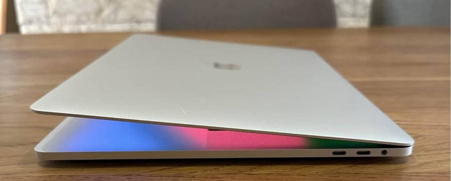 MacBook Pro (15-inch, 2018) 2.6GHz, Intel Core i7 ,512GB SSD, 16GB Ram - Silver , NEW BATERY INSTALL