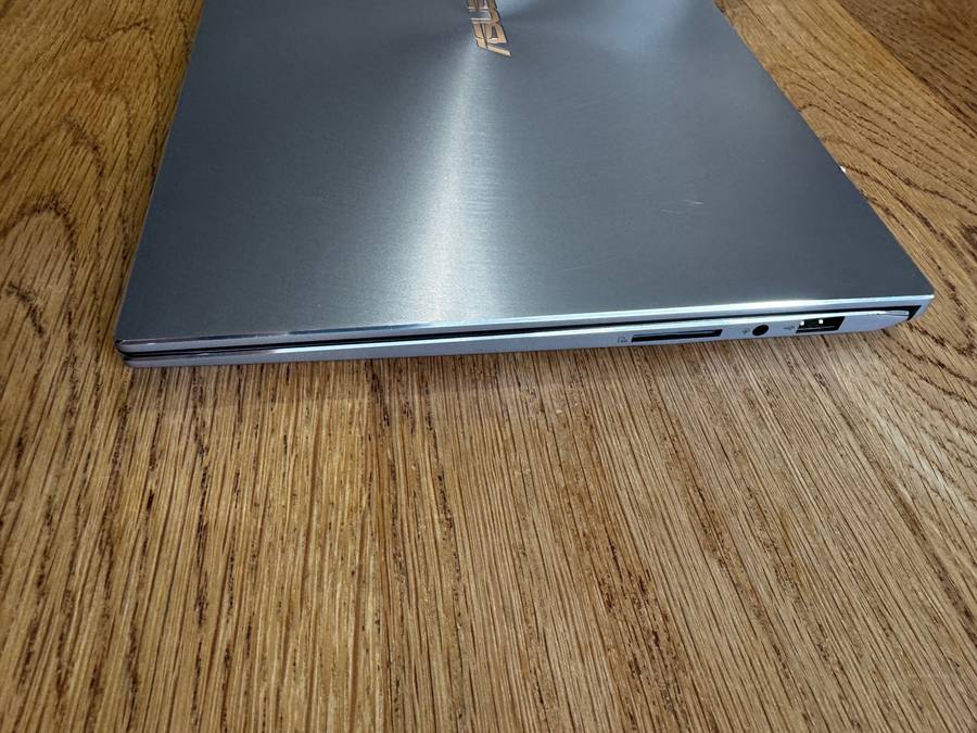 ASUS Zenbook 14 UX431F Intel Core i7-8565U, 8GB RAM DDR4 RAM PLEASE READ!!!