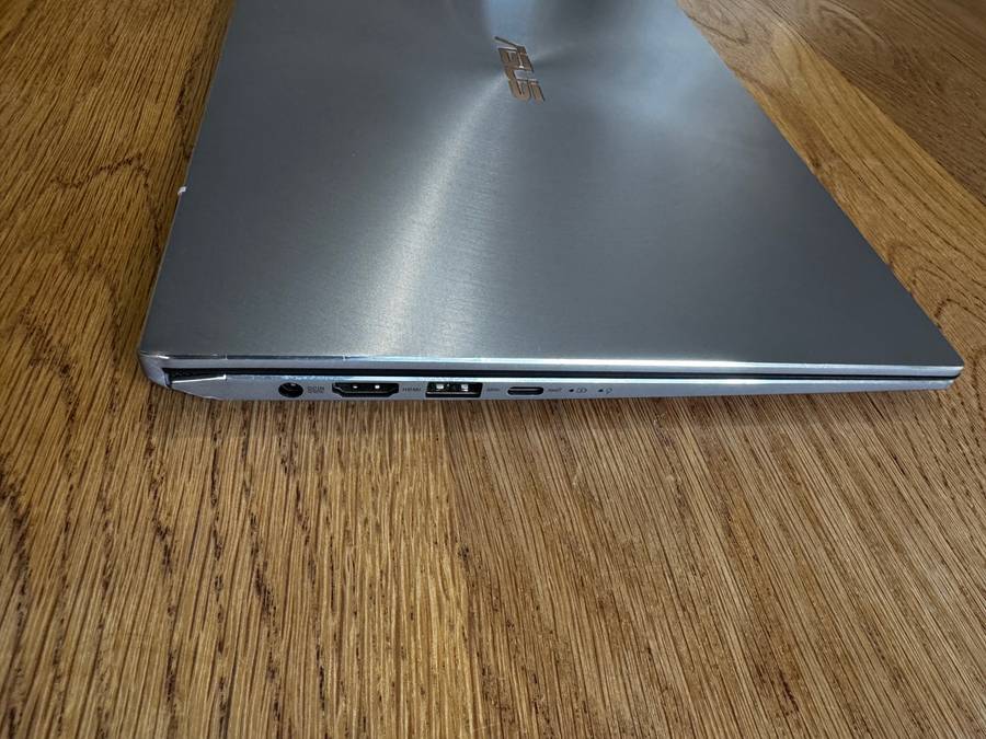 ASUS Zenbook 14 UX431F Intel Core i7-8565U, 8GB RAM DDR4 RAM PLEASE READ!!!