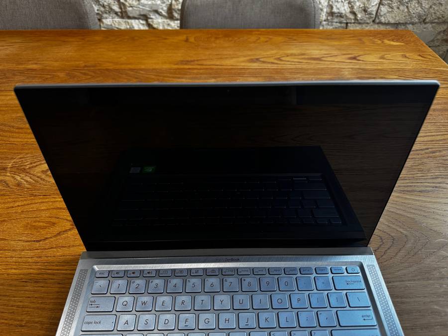 ASUS Zenbook 14 UX431F Intel Core i7-8565U, 8GB RAM DDR4 RAM PLEASE READ!!!