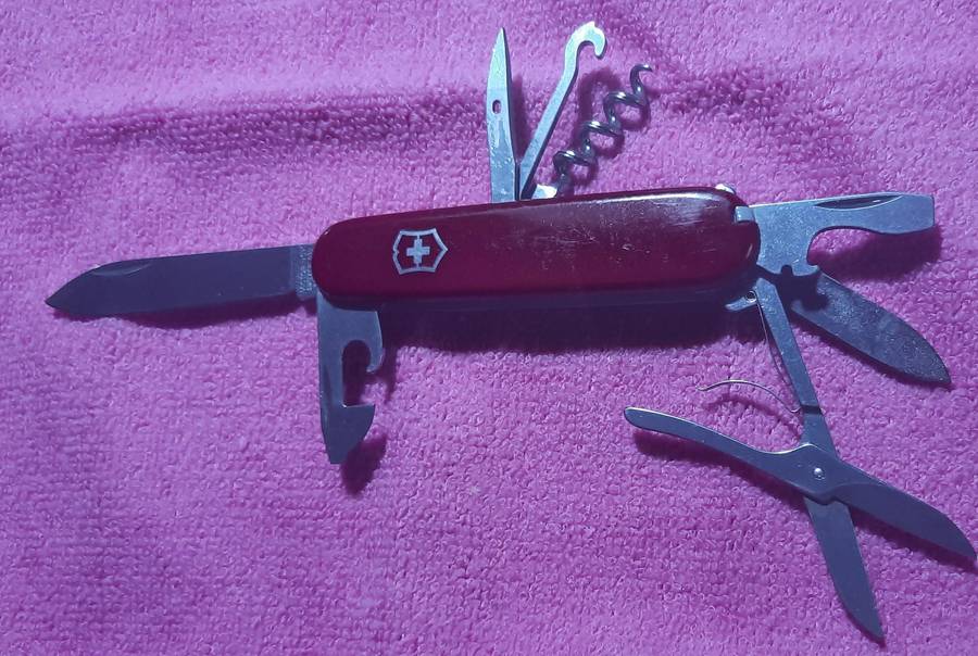Victorinox Swiss Army Knife -  Traveler  Red Scales no keyring early 1980 s grooved