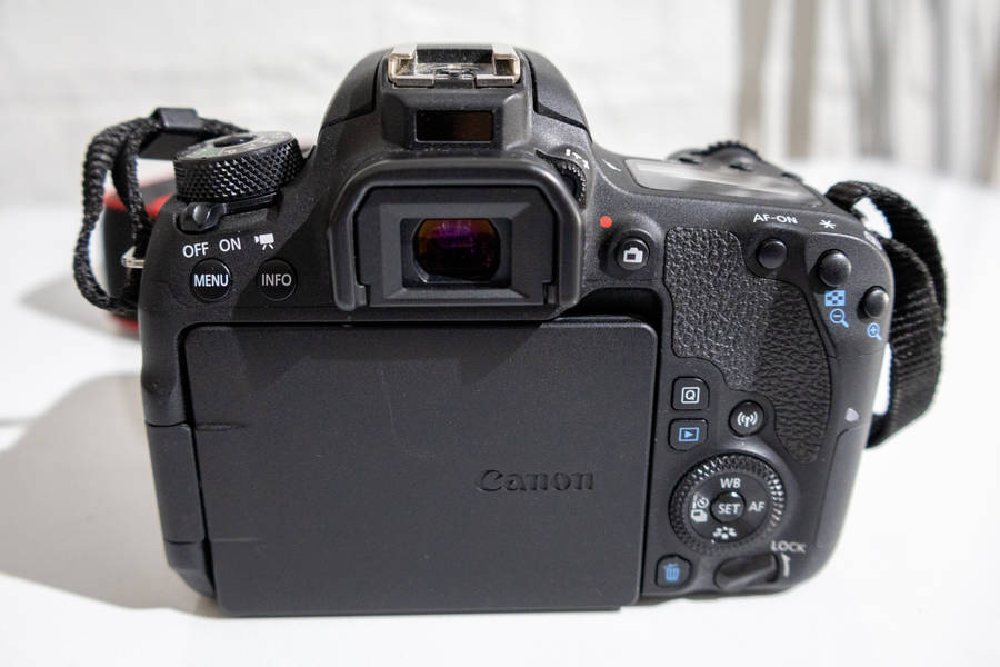 Canon EOS 77D DSLR - 24.2 Megapixels - Dual Pixel CMOS AF - Wi-Fi, NFC, Bluetooth - Body Only