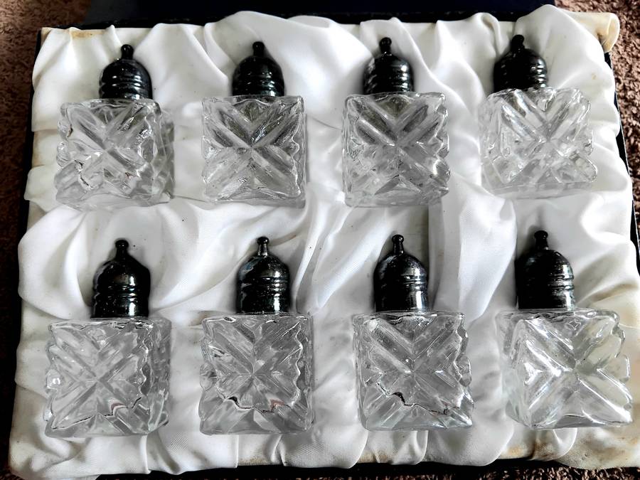 Set Of 8 Cut Crystal Glass Silver Plated Salt And Peppers Shakers In Original Box