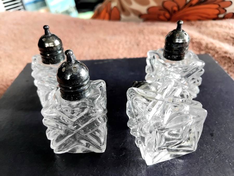 Set Of 8 Cut Crystal Glass Silver Plated Salt And Peppers Shakers In Original Box