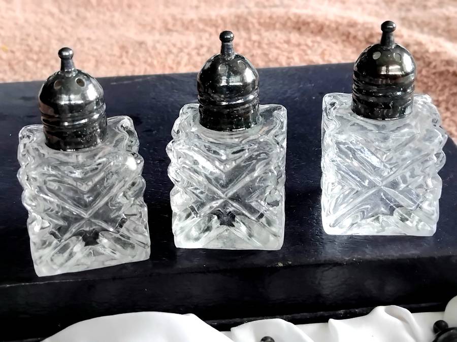 Set Of 8 Cut Crystal Glass Silver Plated Salt And Peppers Shakers In Original Box