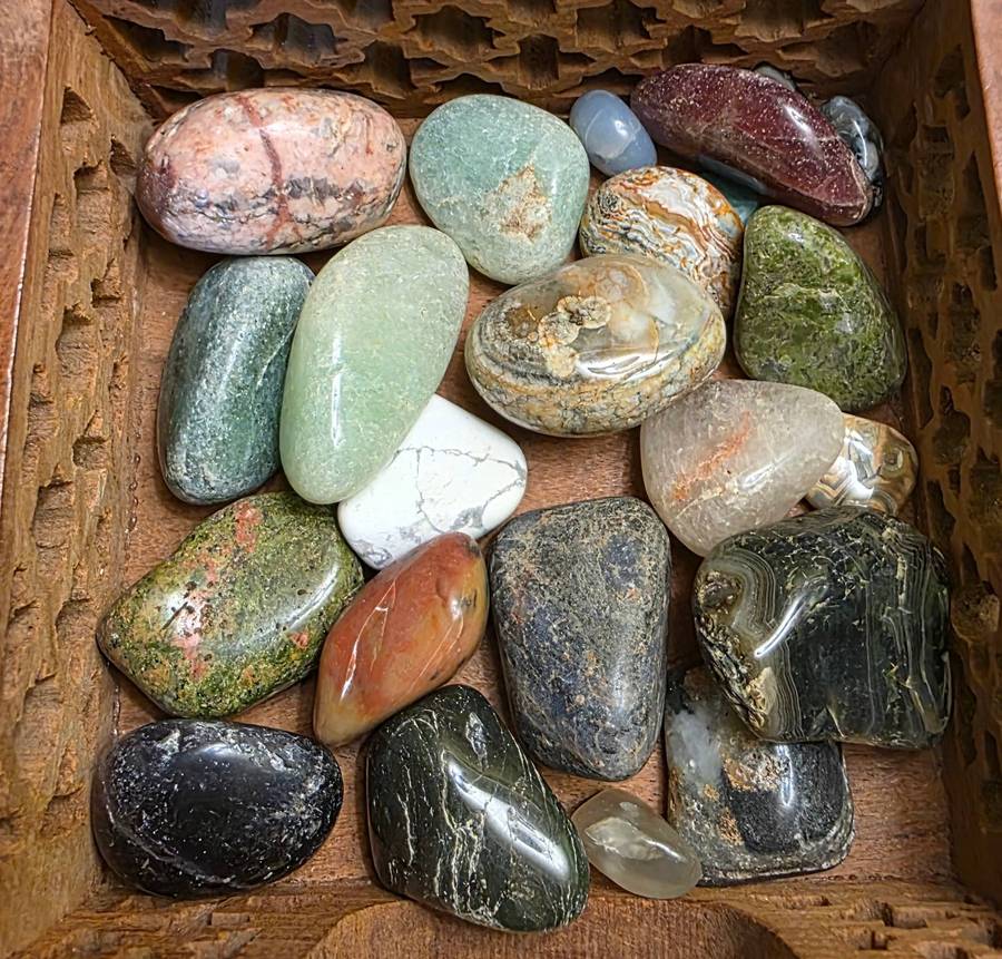 Tumble Stone and Crystals (09)   | 306 GRAMS  |