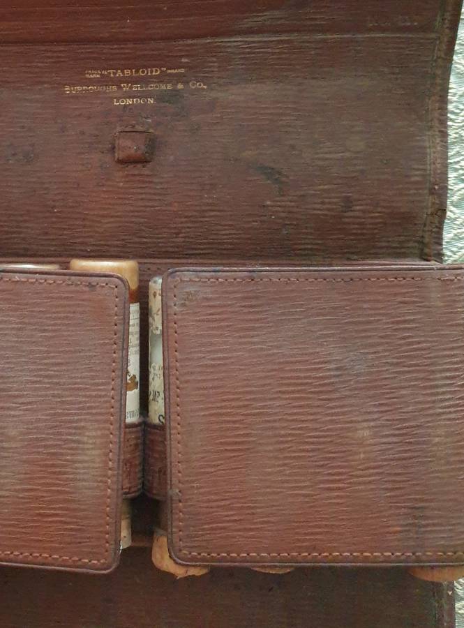Late 19th C. Medicine Vials Kit Medical Doctor Apothecary Case W/contents | 1890-1930 |