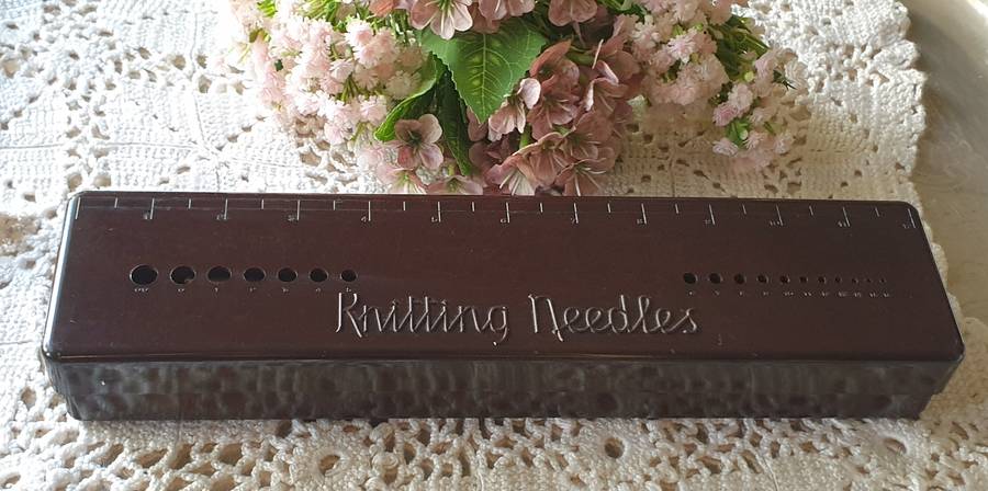 VINTAGE BEX BAKELITE KNITTING NEEDLE CASE  BOX GAUGE RULER LID SEWING | free Needles