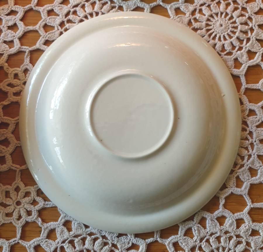 6 VNT BLUE AND WHITE Saucers