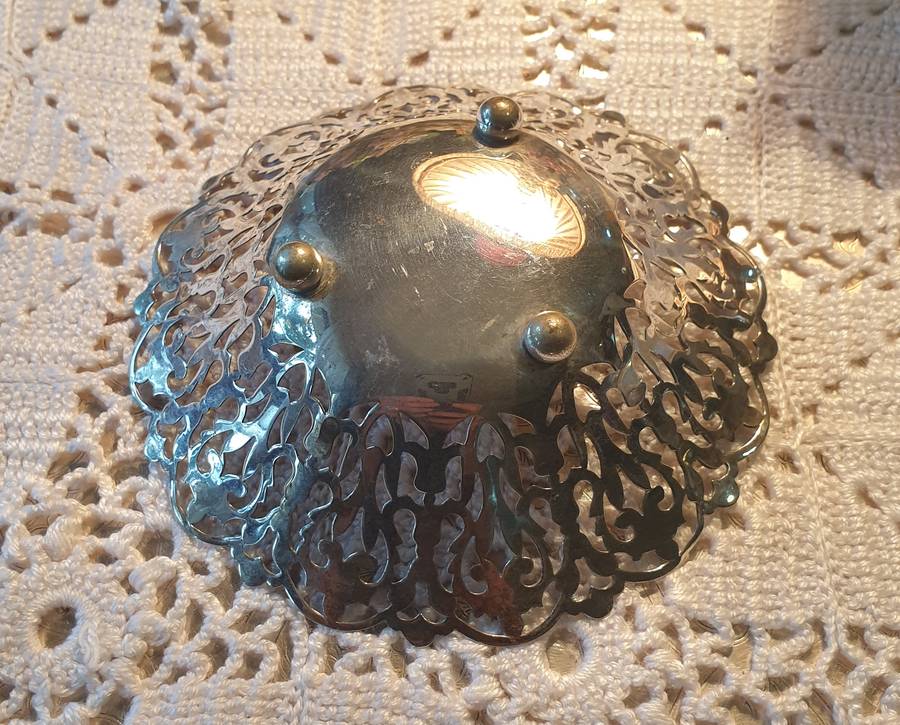 Condiment Set with small plated bowl