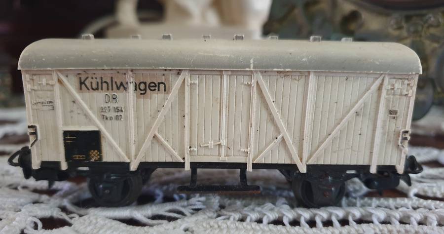 Märklin 3000 Steam Locomotive BR 89 005 ex. and three Very Rare coaches . WORKING ORDER