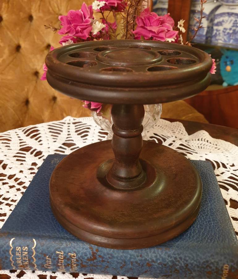 Wooden Smoking Pipe Stand