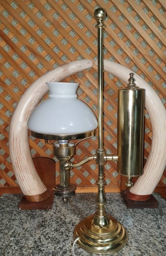19TH CENTURY BRASS STUDENTS LAMP WITH ORIGINAL MILK GLASS SHADE - Only one for sale in South Africa