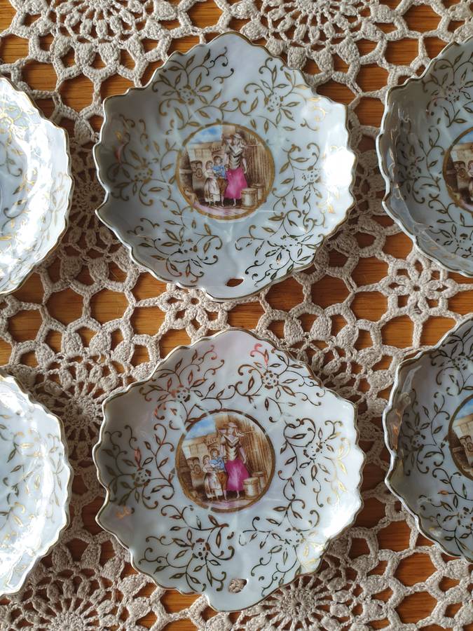 Hand Painted Porcelain Leaf Plates w/Gold Trim Couple Set 6