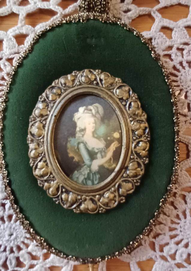 Lovely Italian Velvet And Silk triple portraits miniatures and tasle
