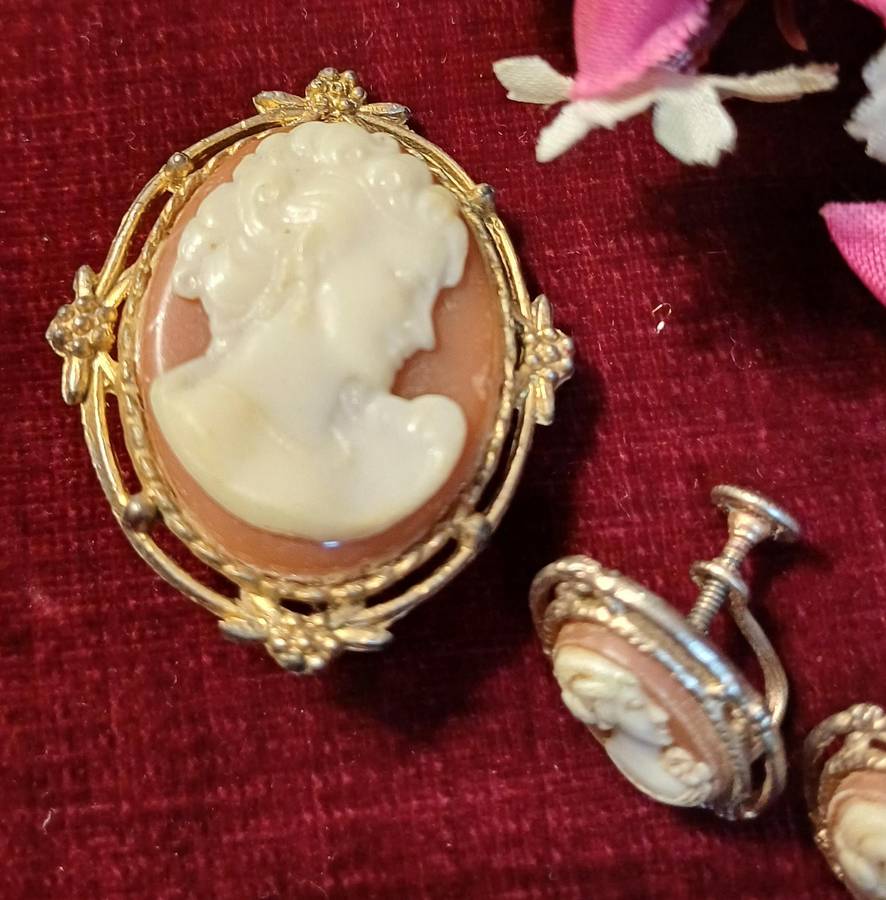 Vintage Costume Jewelry  | 02 |  CAMEO AND EARINGS