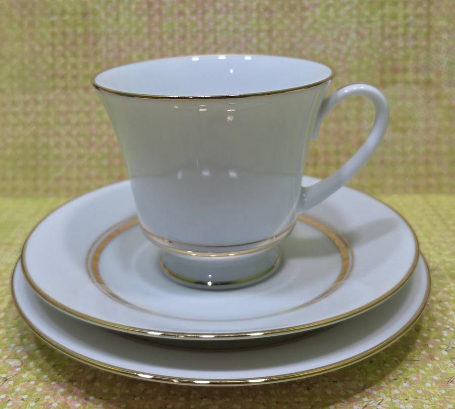 Noritake L553 "Gloria" | Vintage Fine Porcelain Tea Trio Set | 19641974 | Gold Trim | 17-Piece |