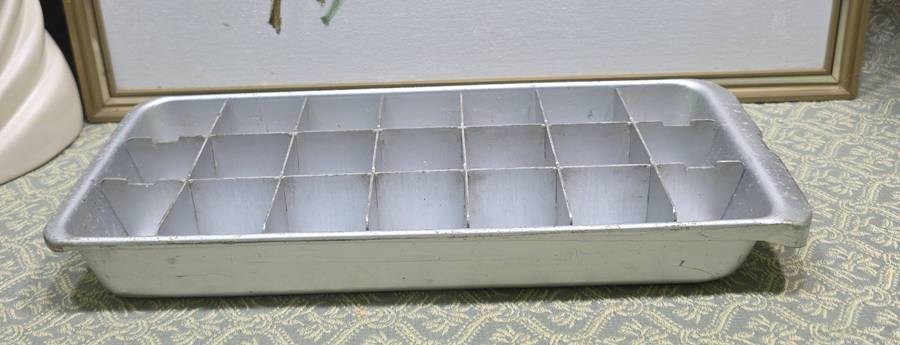 Metal Ice Tray | Vintage |