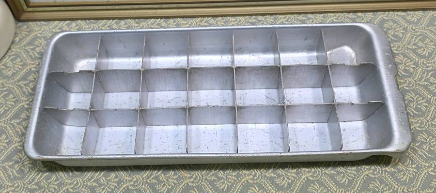 Metal Ice Tray | Vintage |