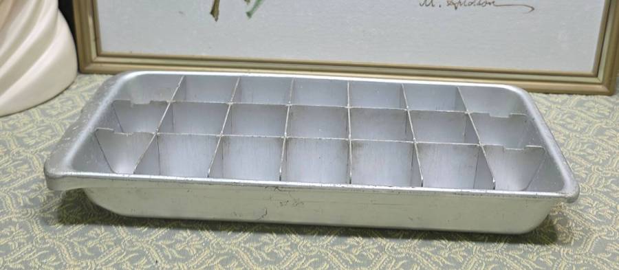 Metal Ice Tray | Vintage |