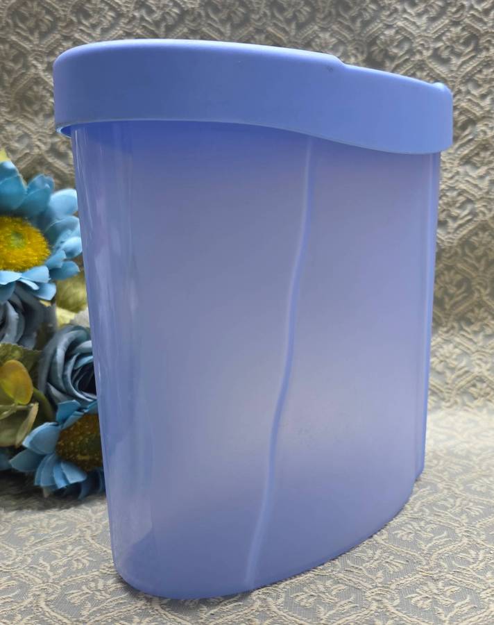 BLUE TUPPERWARE CONTAINER