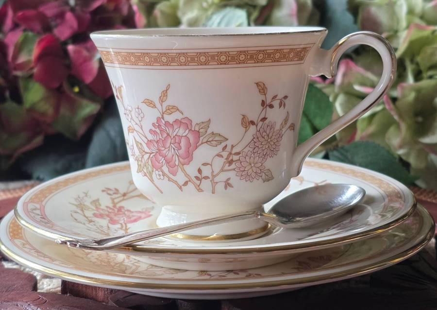 Royal Doulton Lisette H5082  The Romance Collection (1981) Tri-Set | 03 |
