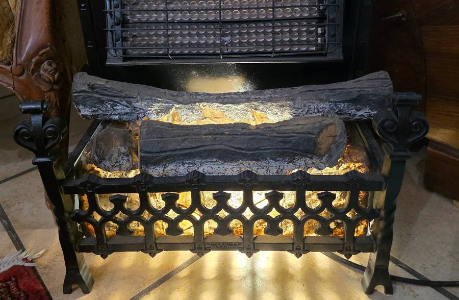 A STUNNING 1945 BELLING & Co Ltd MEDIEVIL STYLE ELECTRIC FIRE PLACE, WORKING! ABSOLUTELY AWESOME!