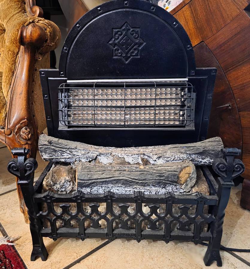 A STUNNING 1945 BELLING & Co Ltd MEDIEVIL STYLE ELECTRIC FIRE PLACE, WORKING! ABSOLUTELY AWESOME!