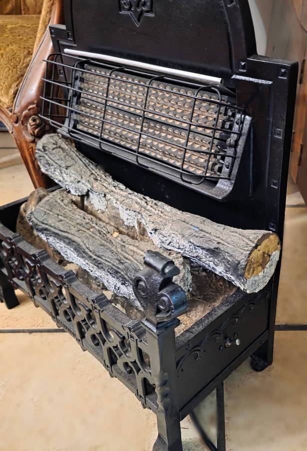 A STUNNING 1945 BELLING & Co Ltd MEDIEVIL STYLE ELECTRIC FIRE PLACE, WORKING! ABSOLUTELY AWESOME!