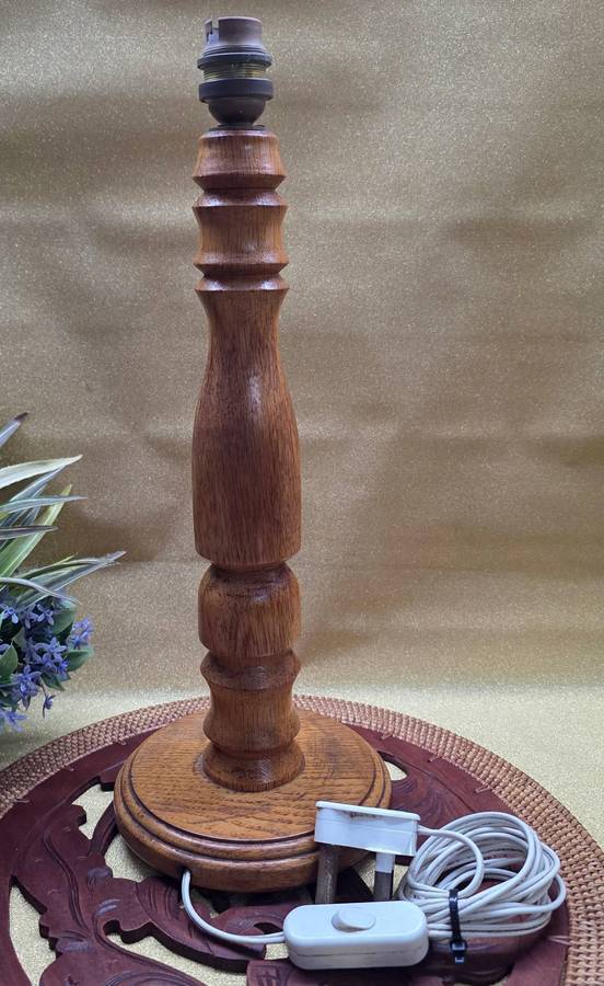 WOODEN TABLE LAMP