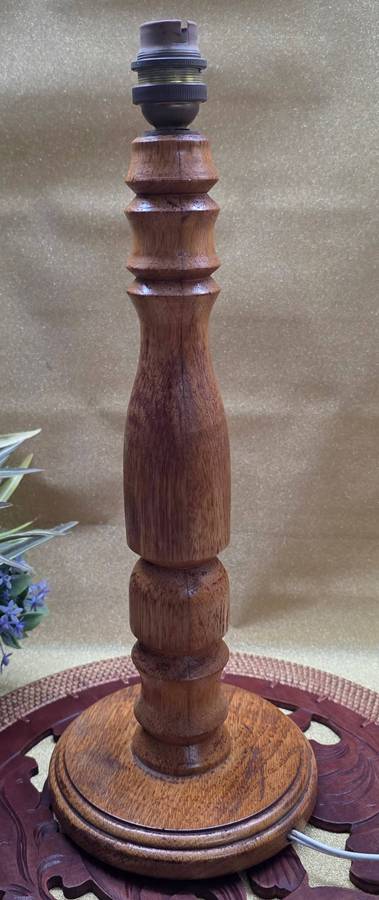 WOODEN TABLE LAMP