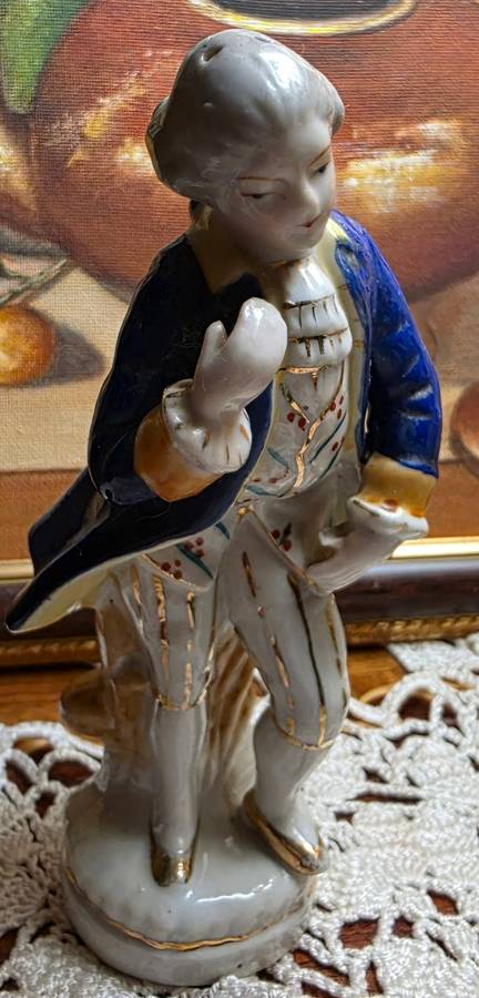 VINTAGE FIGURINE | SALT SHAKER |