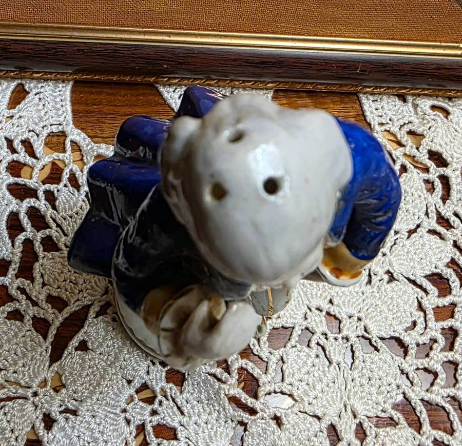 VINTAGE FIGURINE | SALT SHAKER |