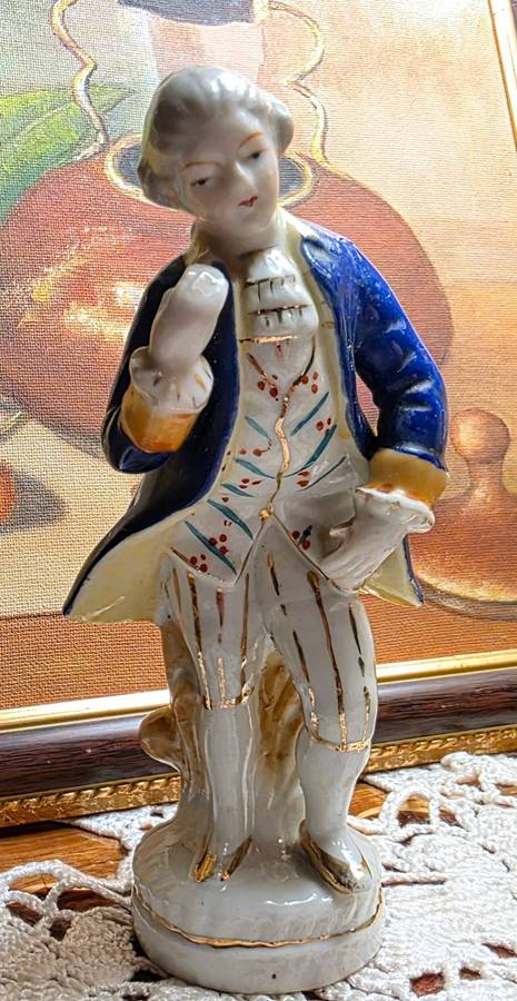 VINTAGE FIGURINE | SALT SHAKER |