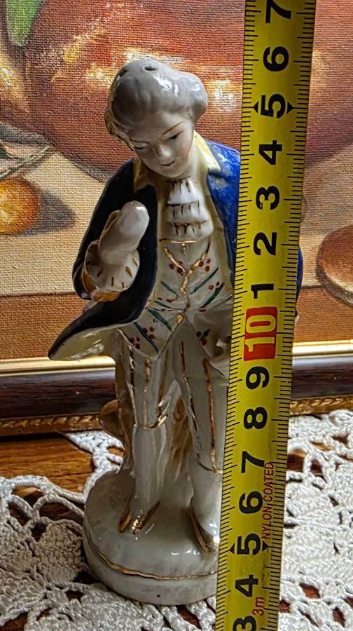 VINTAGE FIGURINE | SALT SHAKER |
