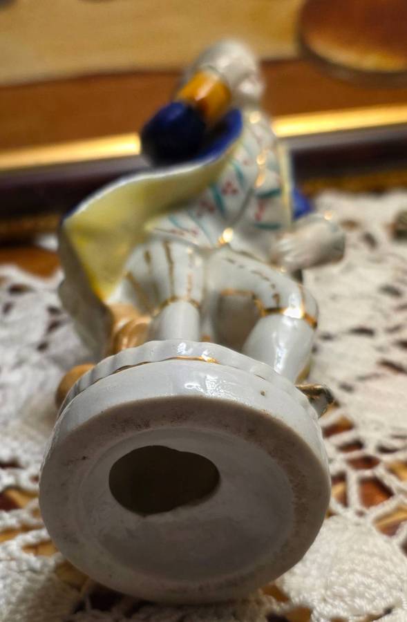 VINTAGE FIGURINE | SALT SHAKER |