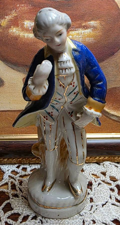 VINTAGE FIGURINE | SALT SHAKER |