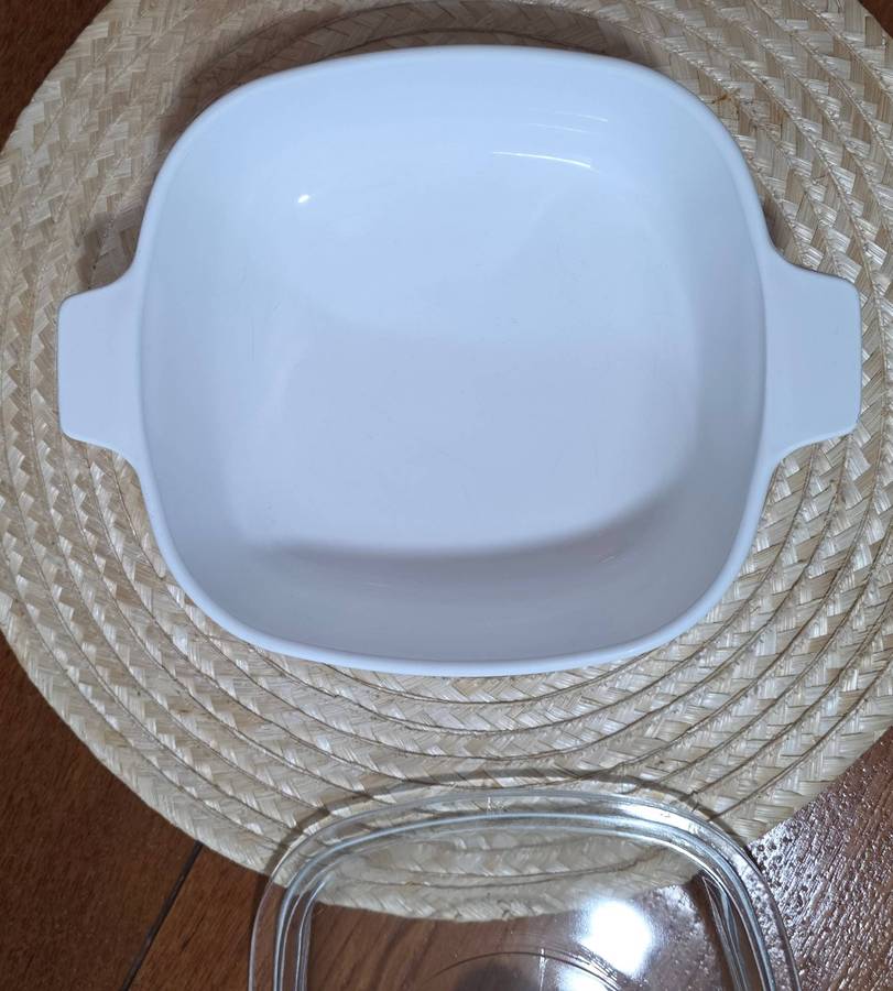 CORNING WARE BOWL WITH LID
